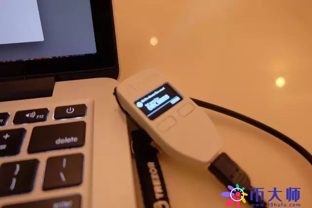 TREZOR硬件钱包开箱评测及使用教程！