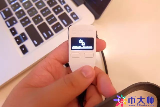 TREZOR硬件钱包开箱评测及使用教程！